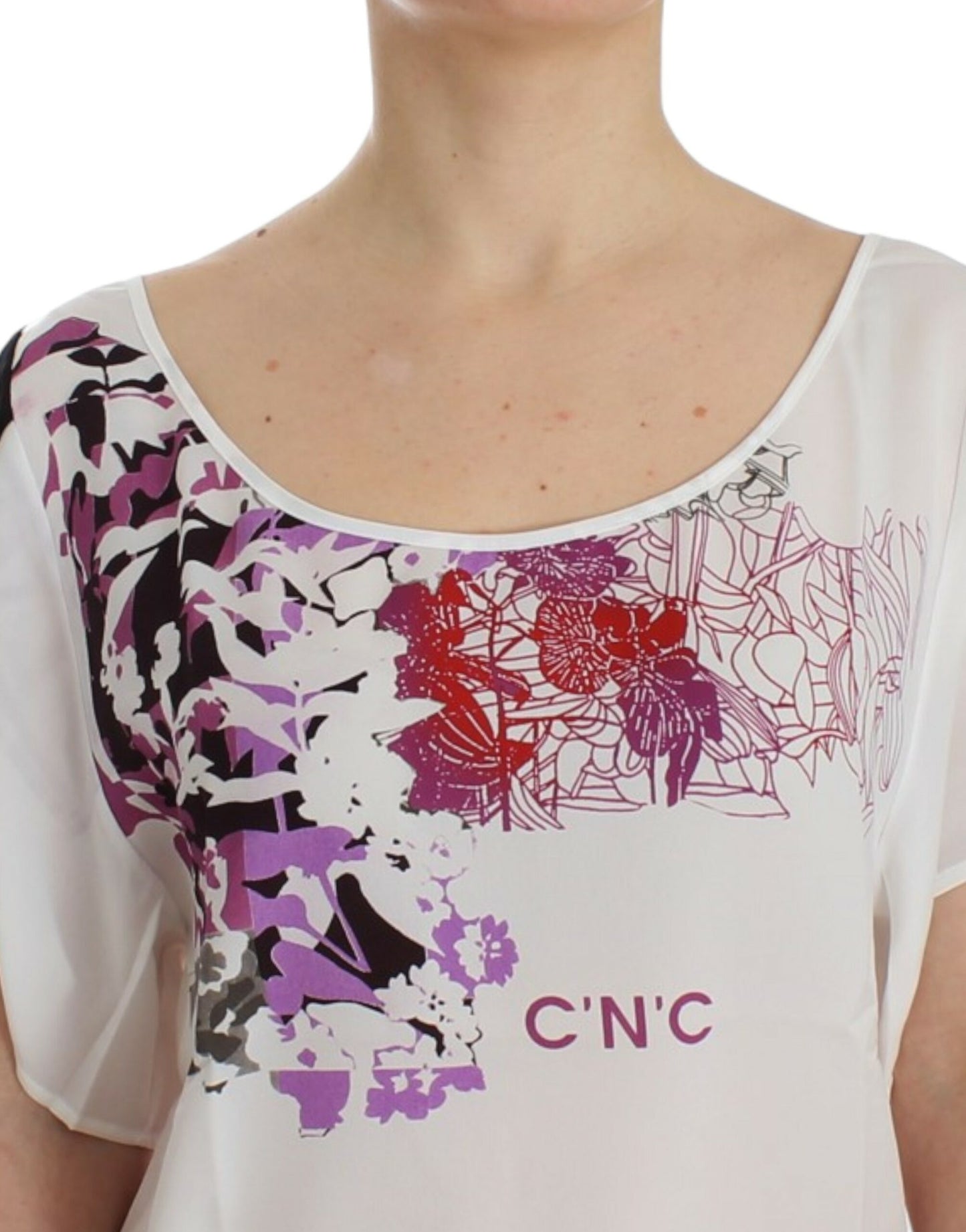 Chic White V-Neck Motive Print Tee - SEHABRANDS